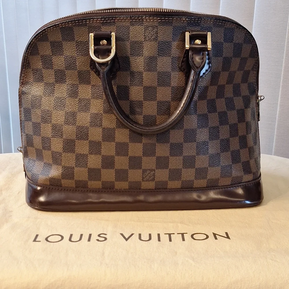 Louis Vuitton Alma - Picture 7 of 16
